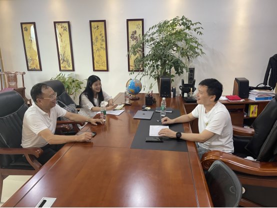 为加强母校与校友之间的联系